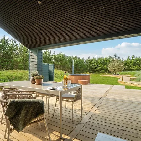 3 Bedroom Amazing In Holiday home Jerup